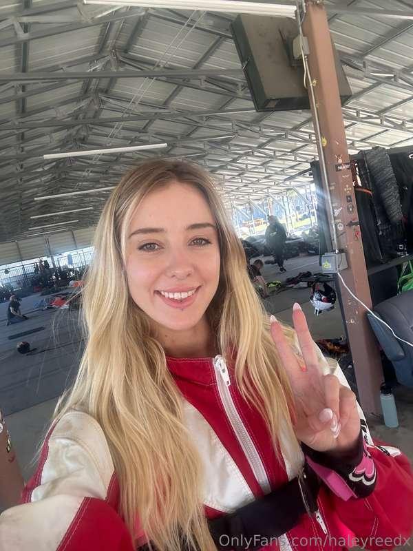 Would you want to see skydiving content?? 🪂