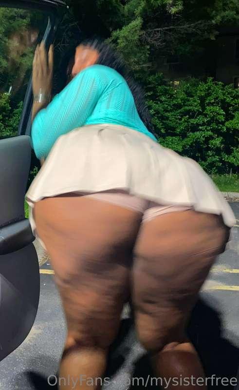 Ready to pull my skirt down and fuck me right here baby ? 🚗 ..