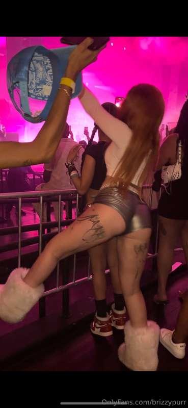 concerts = happy twerking brizzy