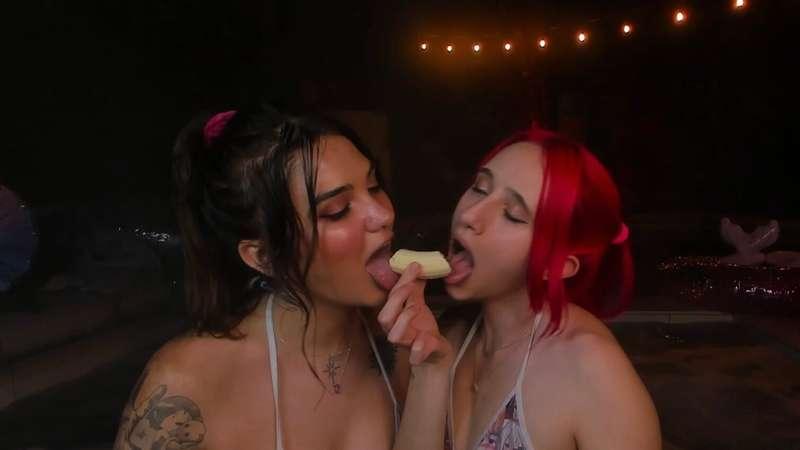 We really like sharing bananas 🍌👅💦@cherrygurl 