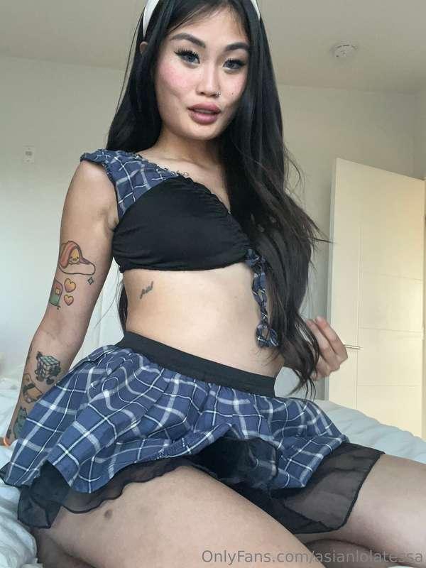 I like being touched over my pussy lips baby! Touch your fin..