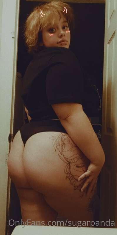 Embracing all the lovely curves 💕💕