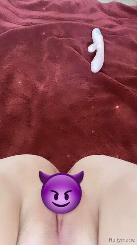 should I play with it? dm me if you wanna see me stick that ..