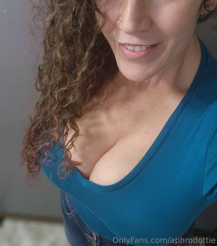 I've been told this shirt brings out the color in my 👀eyes....