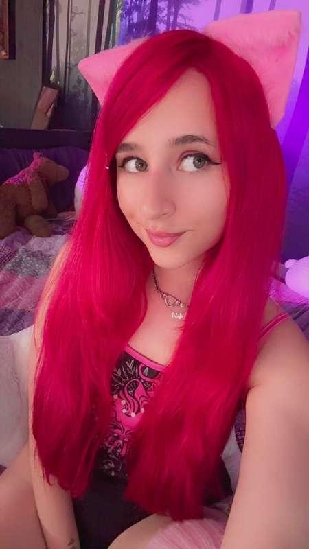 Boop! I’m live right meow on Twitch for my weekly Thursday s..