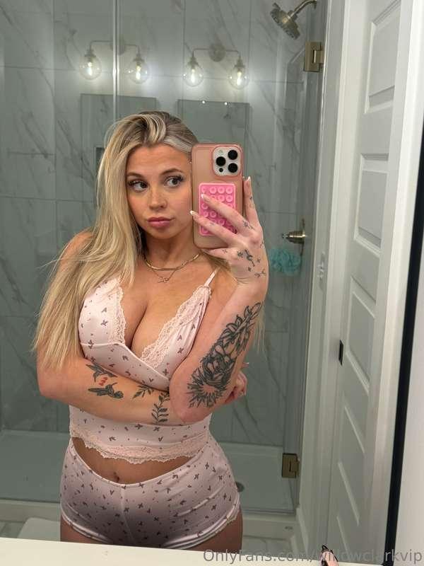 spam me with likes if im a good girl 😈