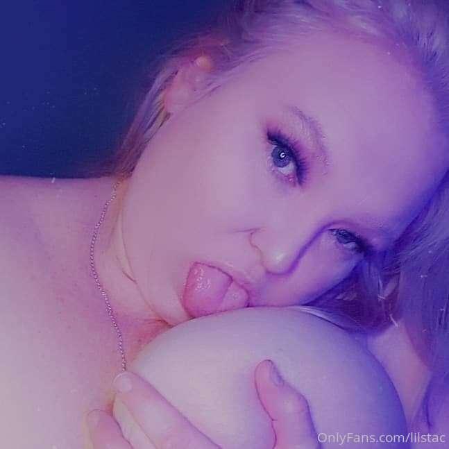 @mischiefmanaged127 

BBW and bubbly sexy hot wife and milf ..
