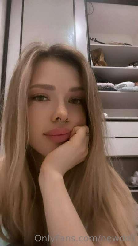 How badly do you want to kiss those lips?💋💋💋