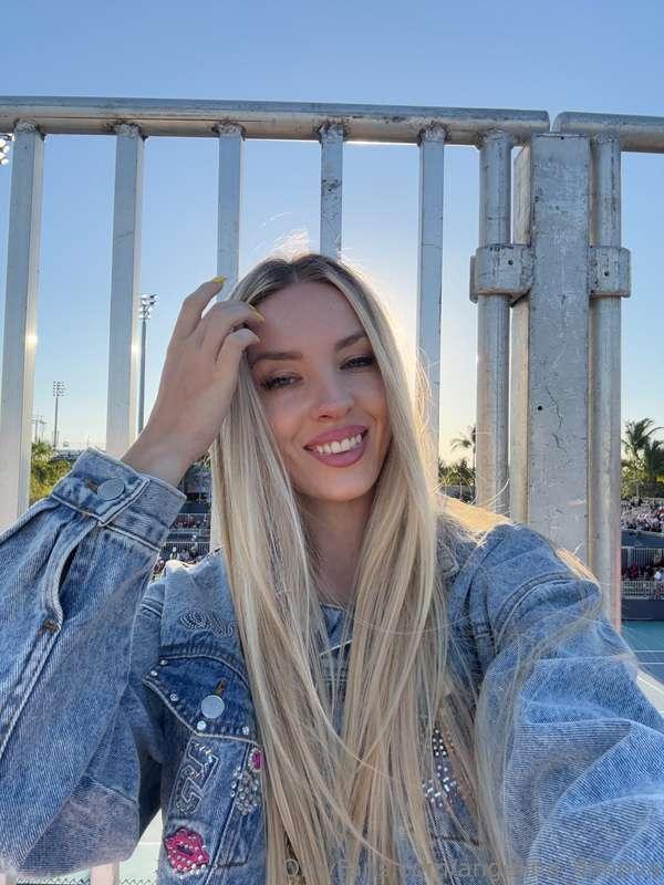 Message me, let’s play a little 😜🔥