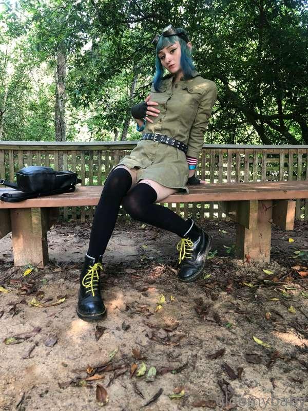 —> SWIPE TO UNDRESS <—
Ramona having a day in the park…