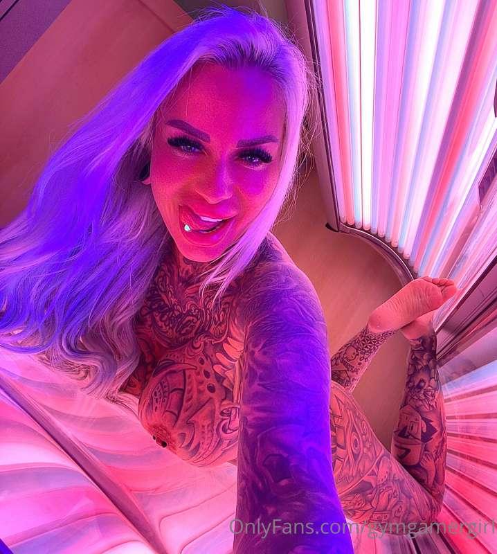💕✨Can I be your 💘Fresh tanned Hoe💘 ?💦