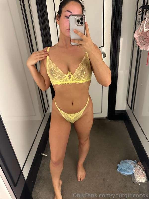 On Thursdays we wear yellow ☀️