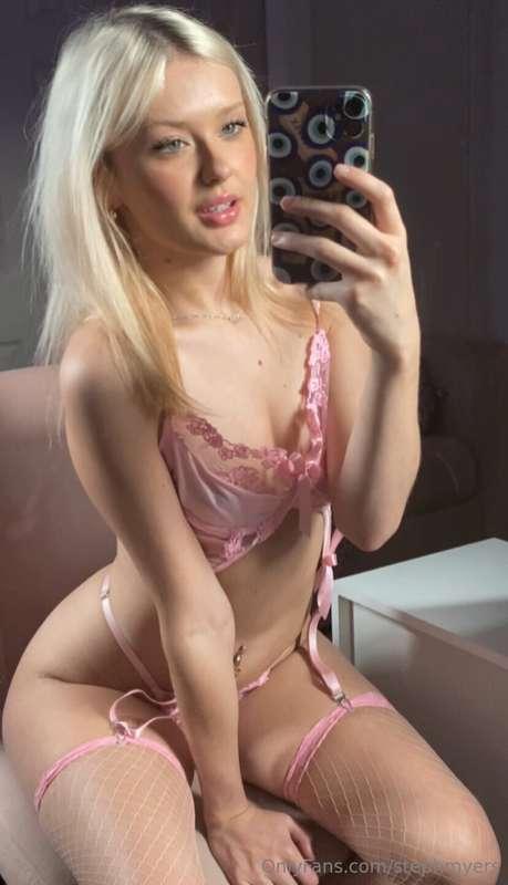 my throat is feeling rather dry !! could u help me !? 😋💦