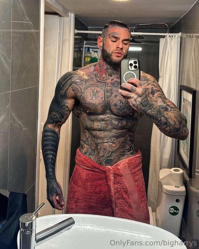 Fresh out the shower.. hair done.. body creamed.. armpits sp..