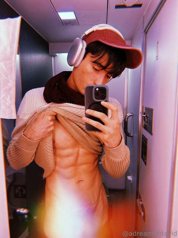 ✈️ Los AngelesMile high club anyone? 😏