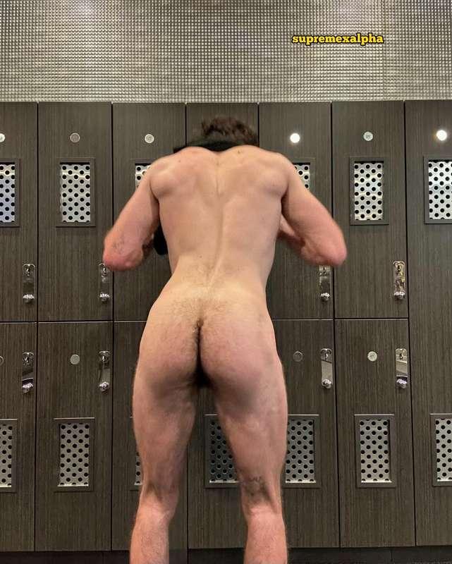 what r u lookin at bro im changing ?