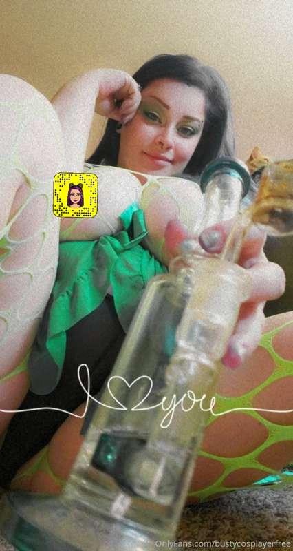 Preview of my 420 pics 😘😘 everything is on my main page! Onl..
