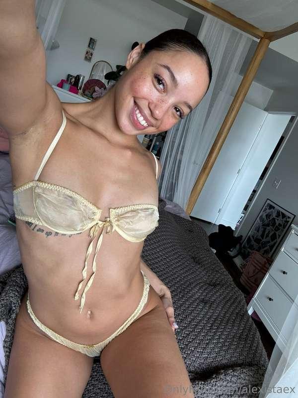 swipe for a flash 🤭