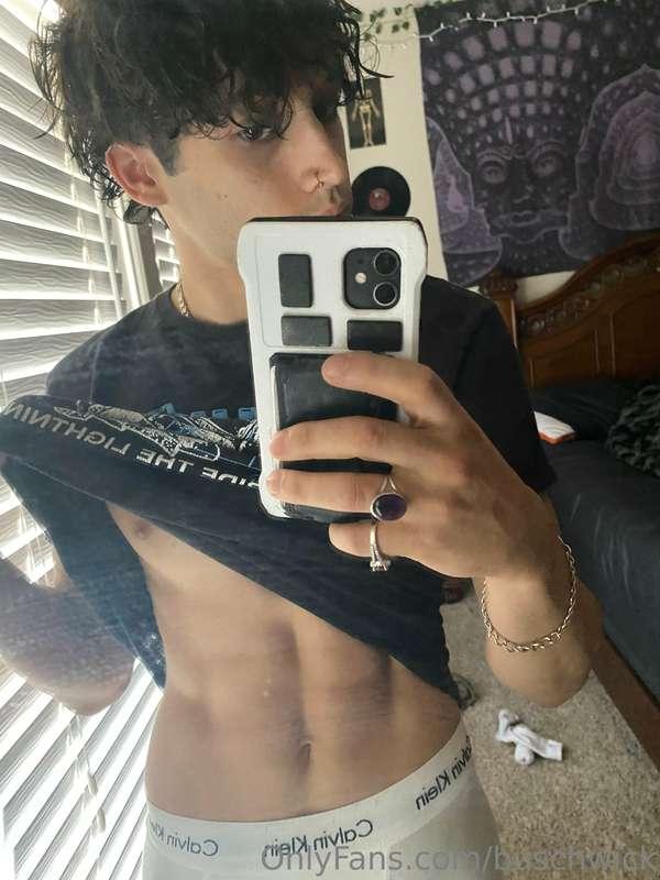 😈