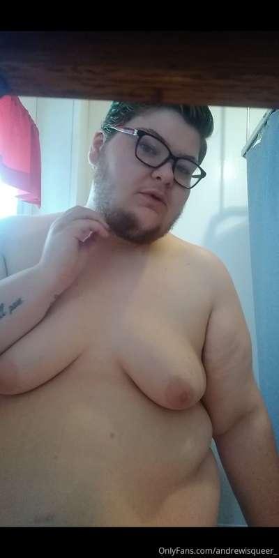 I took my first photoset yesterday while I got ready to stay..