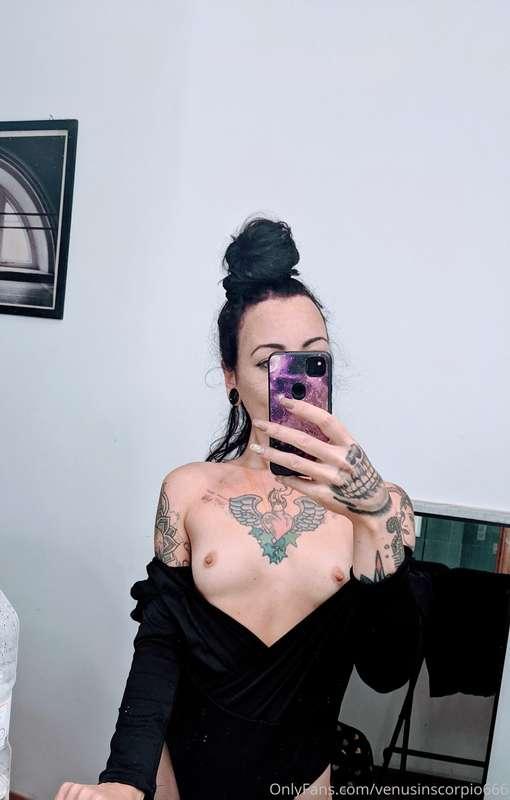Backstage flash of my pretty little titties. Have you missed..