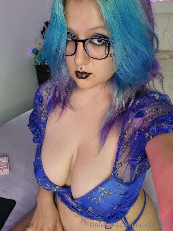 💜 @daiamoon 🖤 @daiamoon 💜I'm a succubus but I can be a compl..