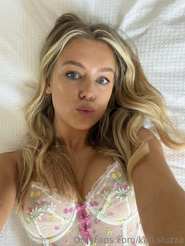 Imagine you’re on top fucking me right now 😜 Would you cum o..