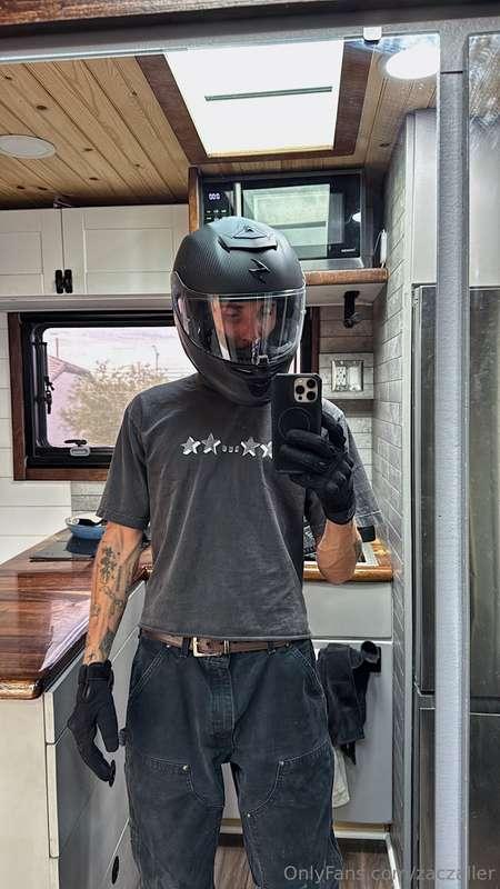 how's everyone?? 😎