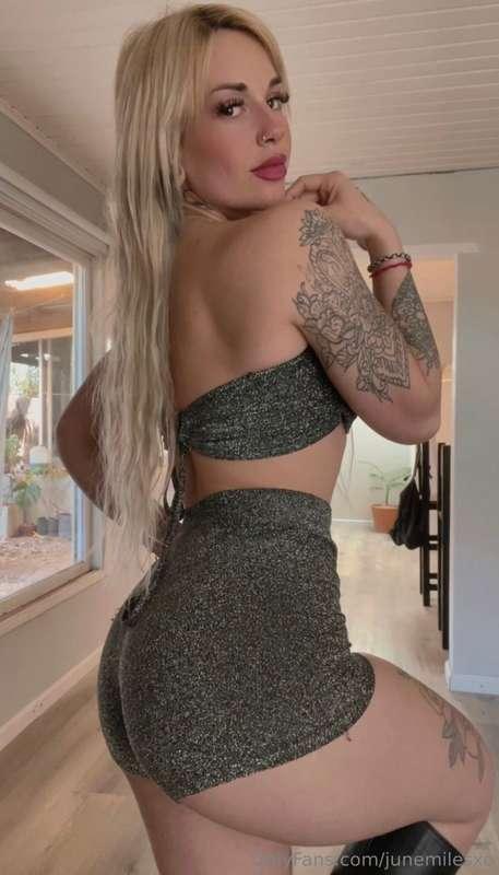 Is this a good outfit for a night in?😘