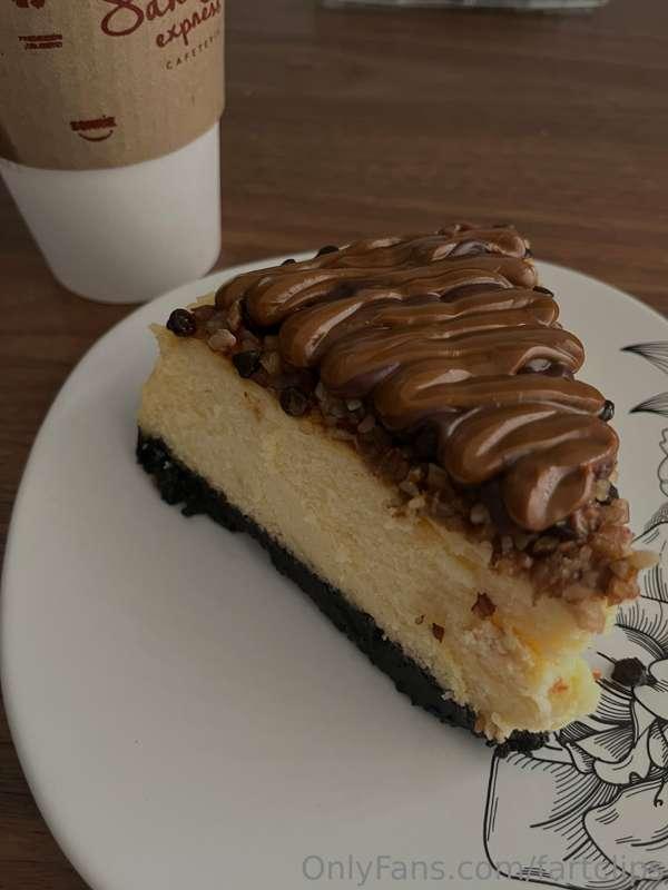 It’s my birthday 🥹 i love cheesecake 🍰