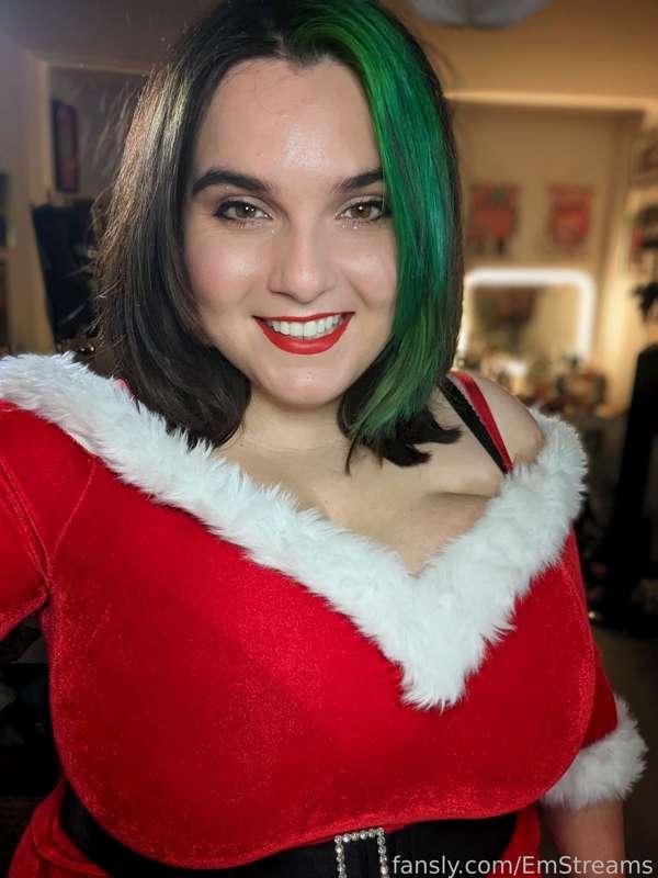 I can't believe it's Christmas eve already 😊 I've been feeling so festive this year!! I even went out and bought a couple of little outfits for you guys ❤

It gets... much spicier 🔥🔥🔥🔥

But for now you get cute Mrs Claus 😋

#fyp #christmas #mrsclaus #bigboobs #cosplay 