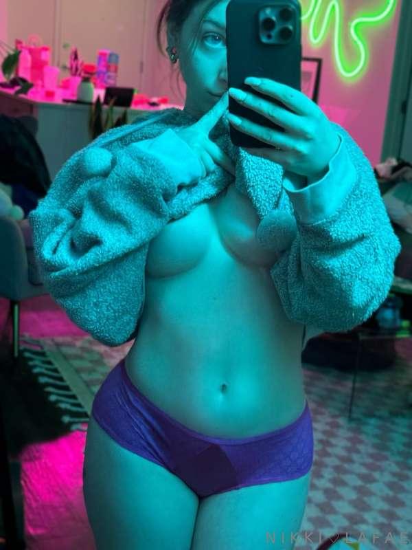 ***which panties do you like better?*** 😋