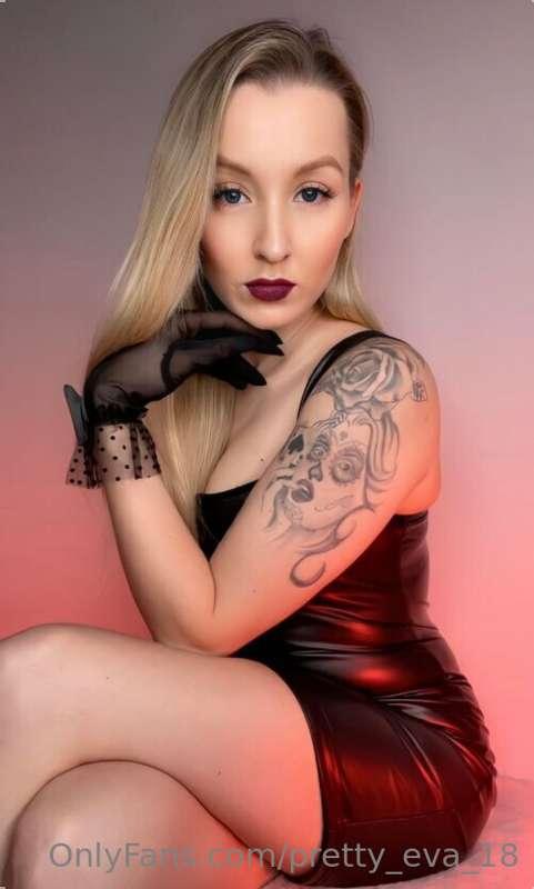 @femdomalexxx 🖤 
I am your mistress from now on. Subscribe n..