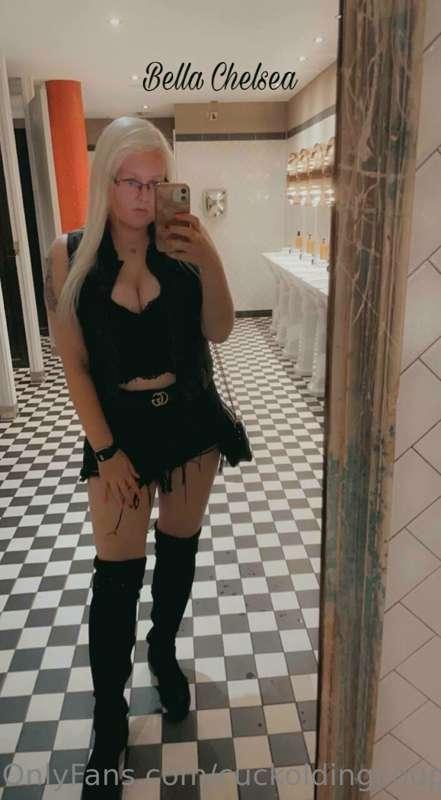 **430+ FULLY EXPLICIT VIDEOS ON HER FEED
@BellaChelsea** NO ..