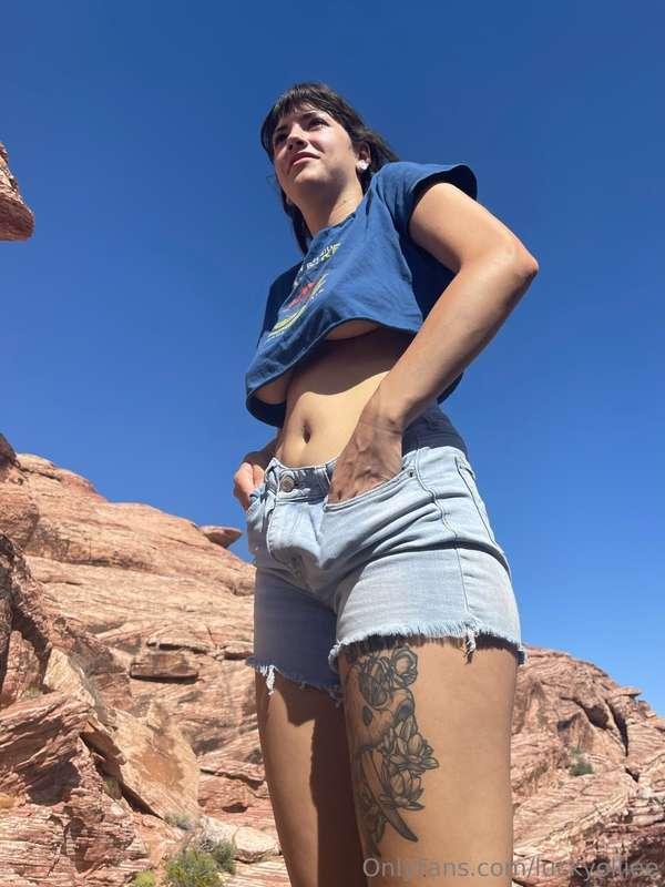 A little underbooob for your day 😉