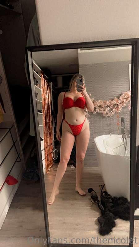 Do you like my bra and panties? 💋