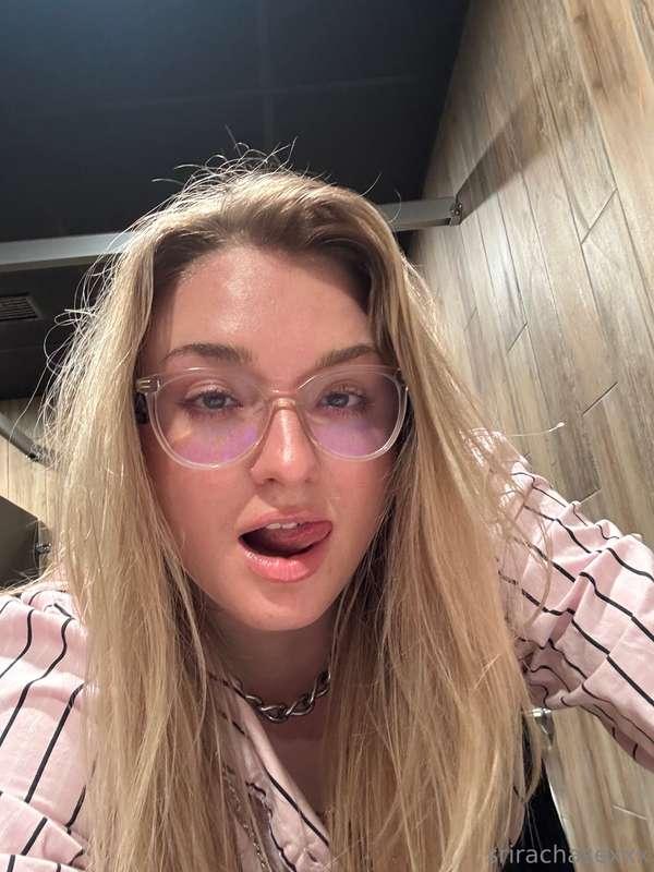 weekend selfie/titty drop 😈🫶🏻