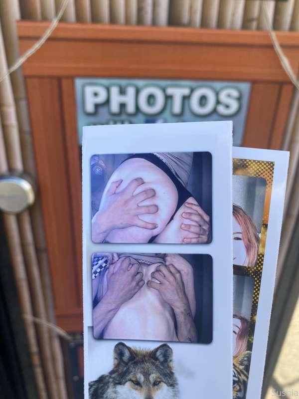 Having fun at the zoo ;) if i sold panties/polaroids would u..