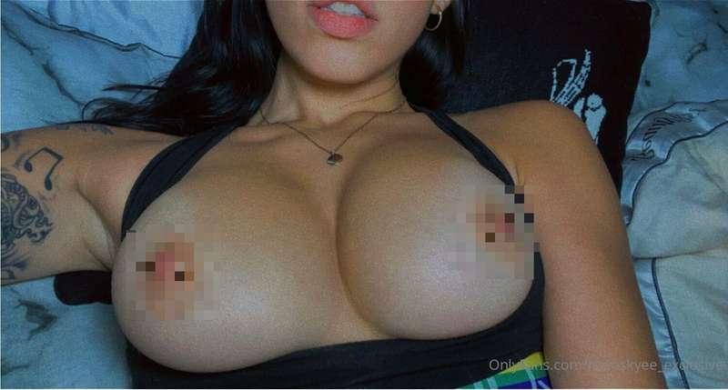 Tip $5 if you wanna see the uncensored version in your dms 👀