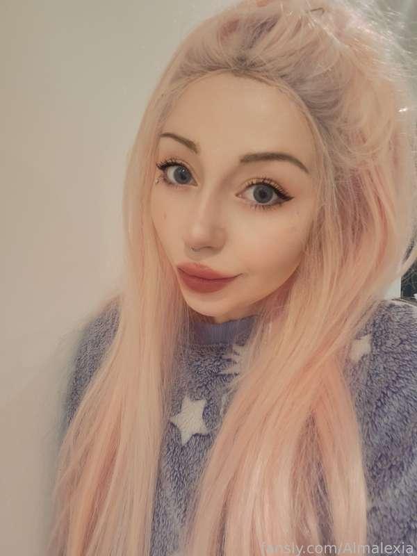 Good morning lovelies 🥰🥰 who's eating thousands of calories for me today? 