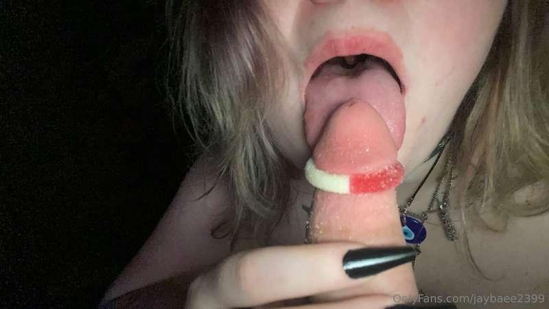 content coming soon👅💦 watch me suck edibles off his cock 💋