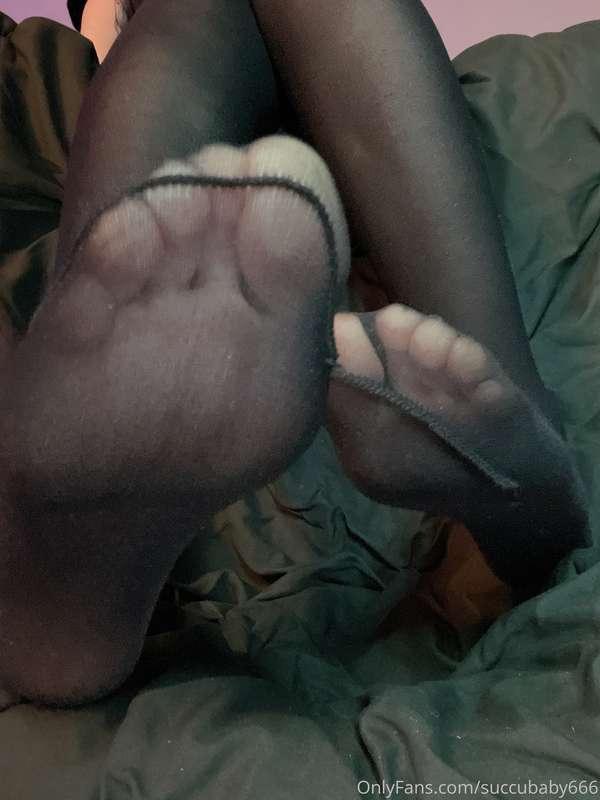 PPV coming soon 🖤 here is a sneak peak of some foot fetish c..