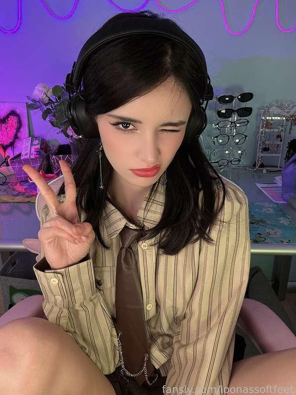 loonassoftfeet image #5