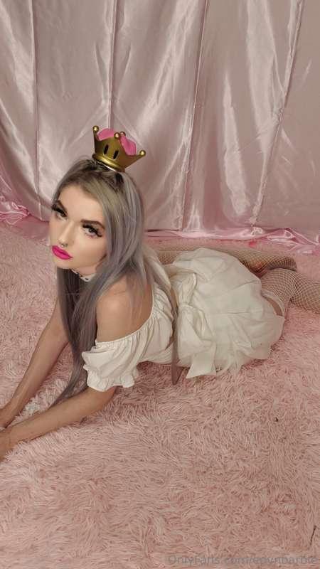 Would you let a cute and sexy girl bounce on your cock? 😈💦