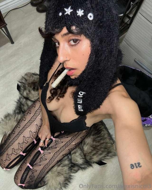 I’m your room like 🎀₊˚⊹♡
