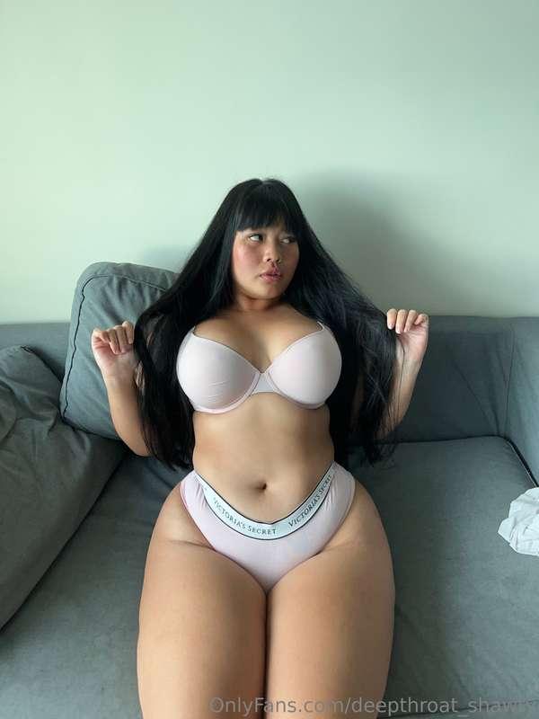 These two need some squishing SOOO bad!🍒  Can you squish the..