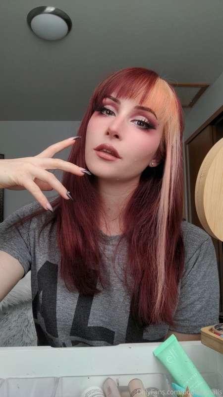QUESTION BELOW, PLEASE ANSWER!
Onlyfans... What the fuck is ..