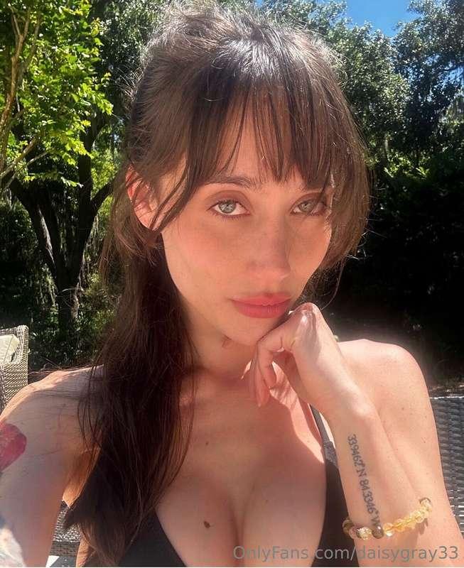 Hi babies; here’s a face shot 💕🌼 thinking of you 💋