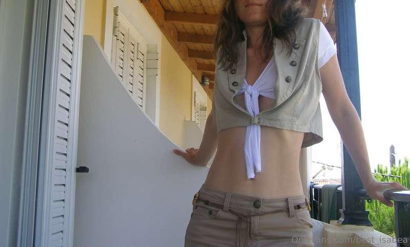 Girl next door who enjoys teasing 😈