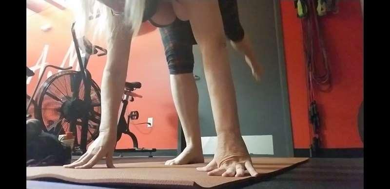 Yoga at the Gym today! 🧘‍♀️🐾😘 Here's the link to the 40 minu..